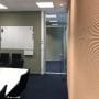 Vegg fliser av kork gjør kontoret lunt og forbedrer akustikken