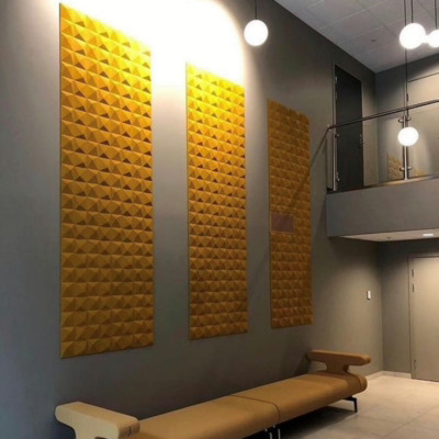 fargerike kork fliser på vegg