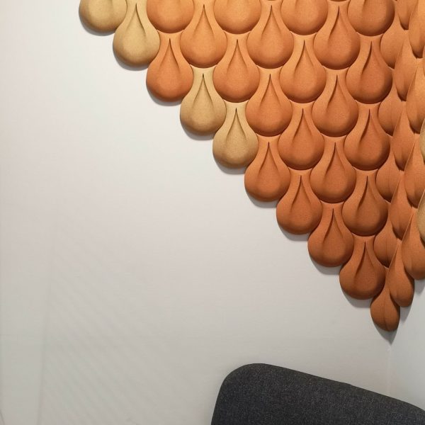 Kork fliser i 3D design på møterom hos Sopra Steria