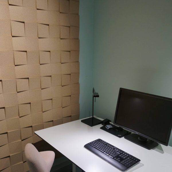 Kork fliser i 3d design på kontor