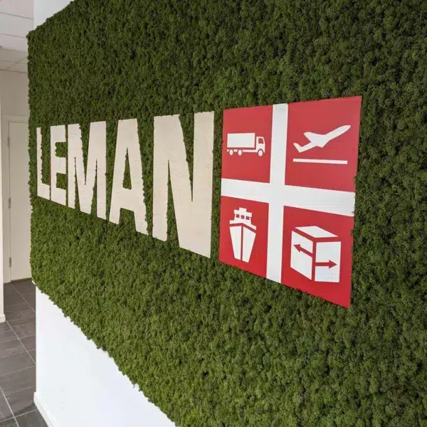 Mosevegg med logo hos Leman