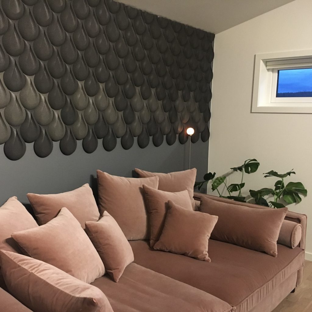 3D kork vegg i grå og brun i stue