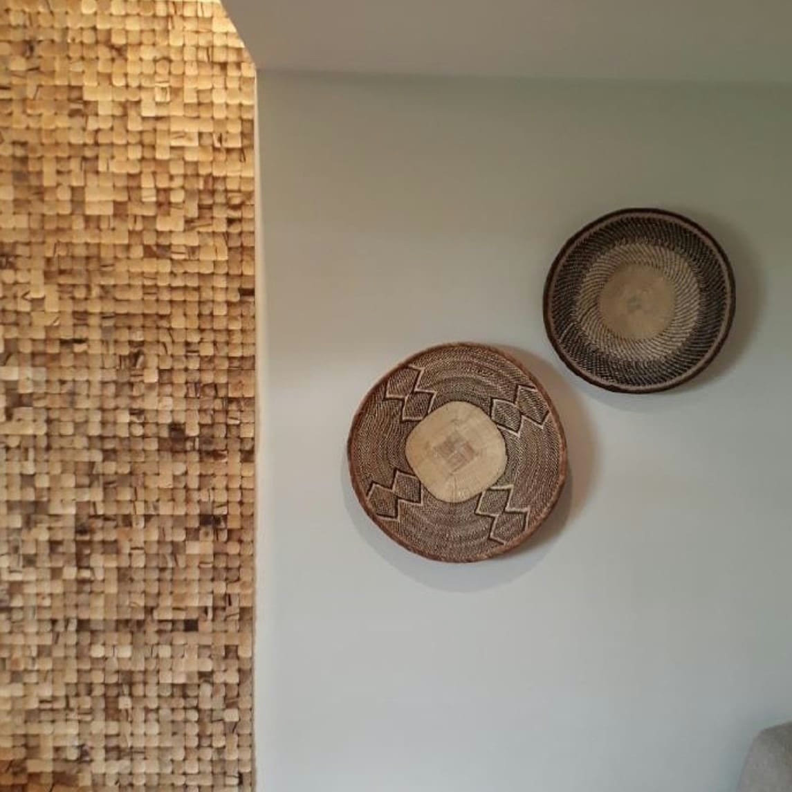 kokosnøtt vegg på suiten til hotellet i Dyreparken i Kristiansand