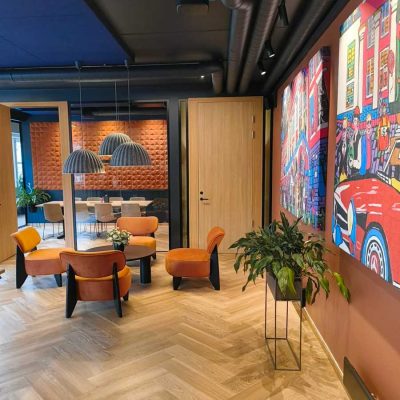 Lyddemping med fotoprint, lydabsorbent i himling og korkfliser hoa Aktiv Eiendomsmegling