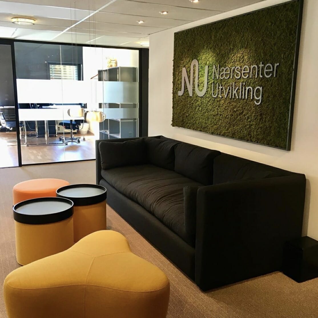 Mose logo på kontoret til Nærsenter utvikling