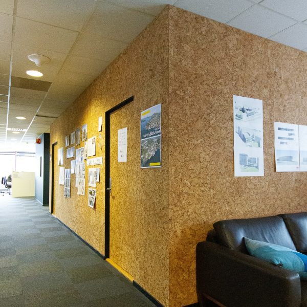 Praktiske kork fliser på kontoret til Holon Arkitekter i Bergen