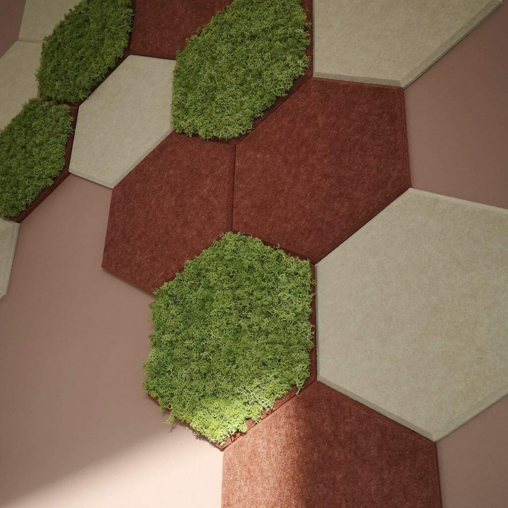 Kombinerte hexagon fliser i mose og tekstil