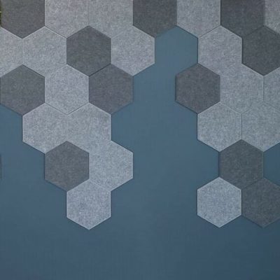 Vegg fliser i hexagon mønster på kontor i Oslo