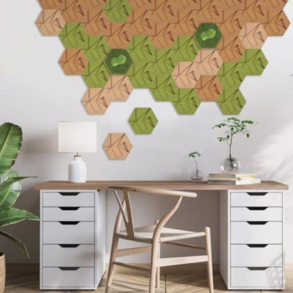 Hexagon fliser i kork som lekkert bilde på hjemmekontoret