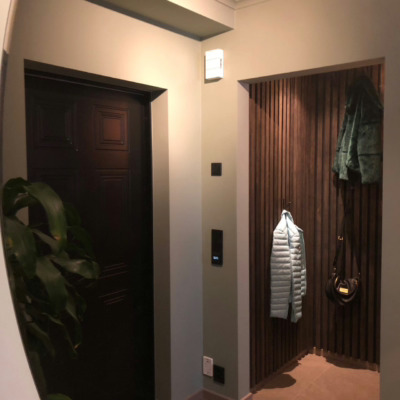 Spilevegg med oppheng i gang