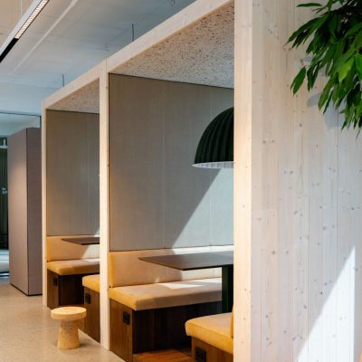 Lydabsorbenter i sittebåsene på Innlandet Science Park i Kongsvinger