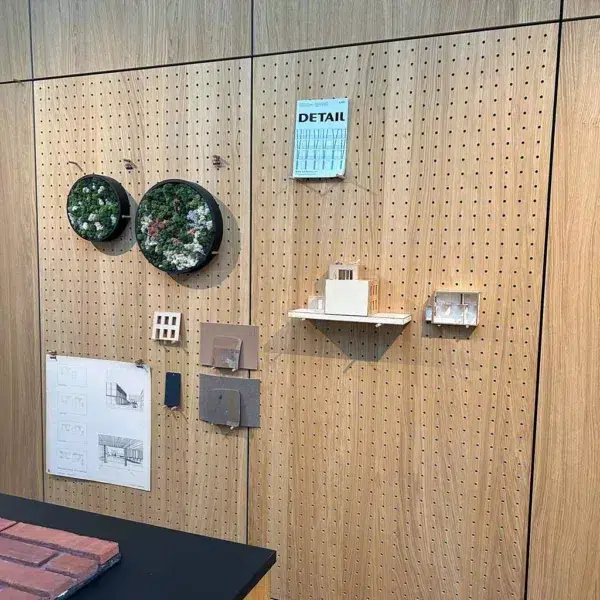 Pegboard hos Dyrø og Moen til praktisk oppbevaring