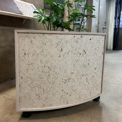 Lyddempende plantekasse for kontorer