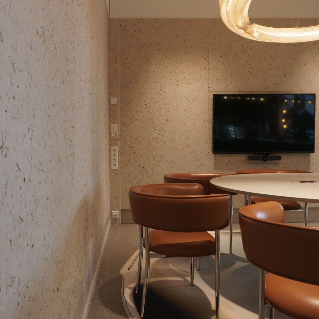 Lyddemping på møterom i resirkulert naturmaterial