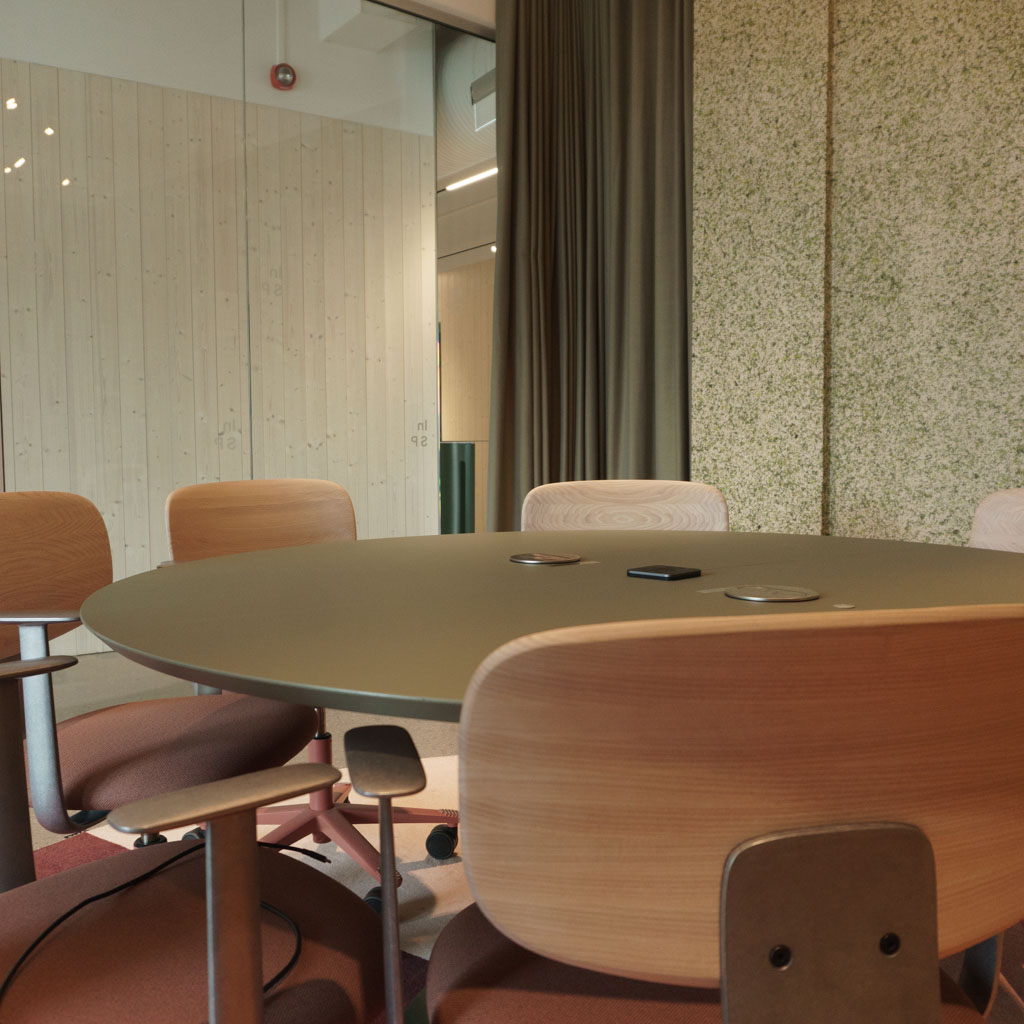 Lyddemping med resirkulerte naturmaterialer på kontor