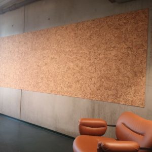 Store kork plater som praktisk oppslagstavle på kontoret til Netlife Design i Oslo